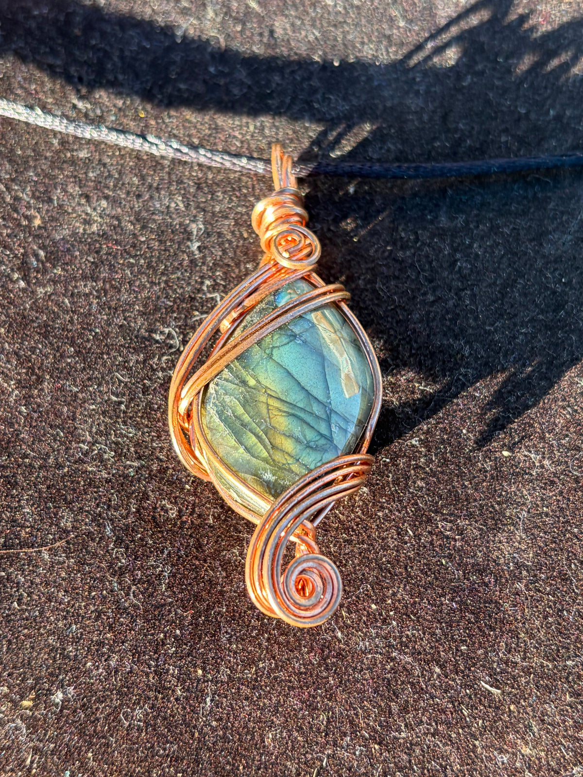 Labradorite pendant for harmonizing your past lives 