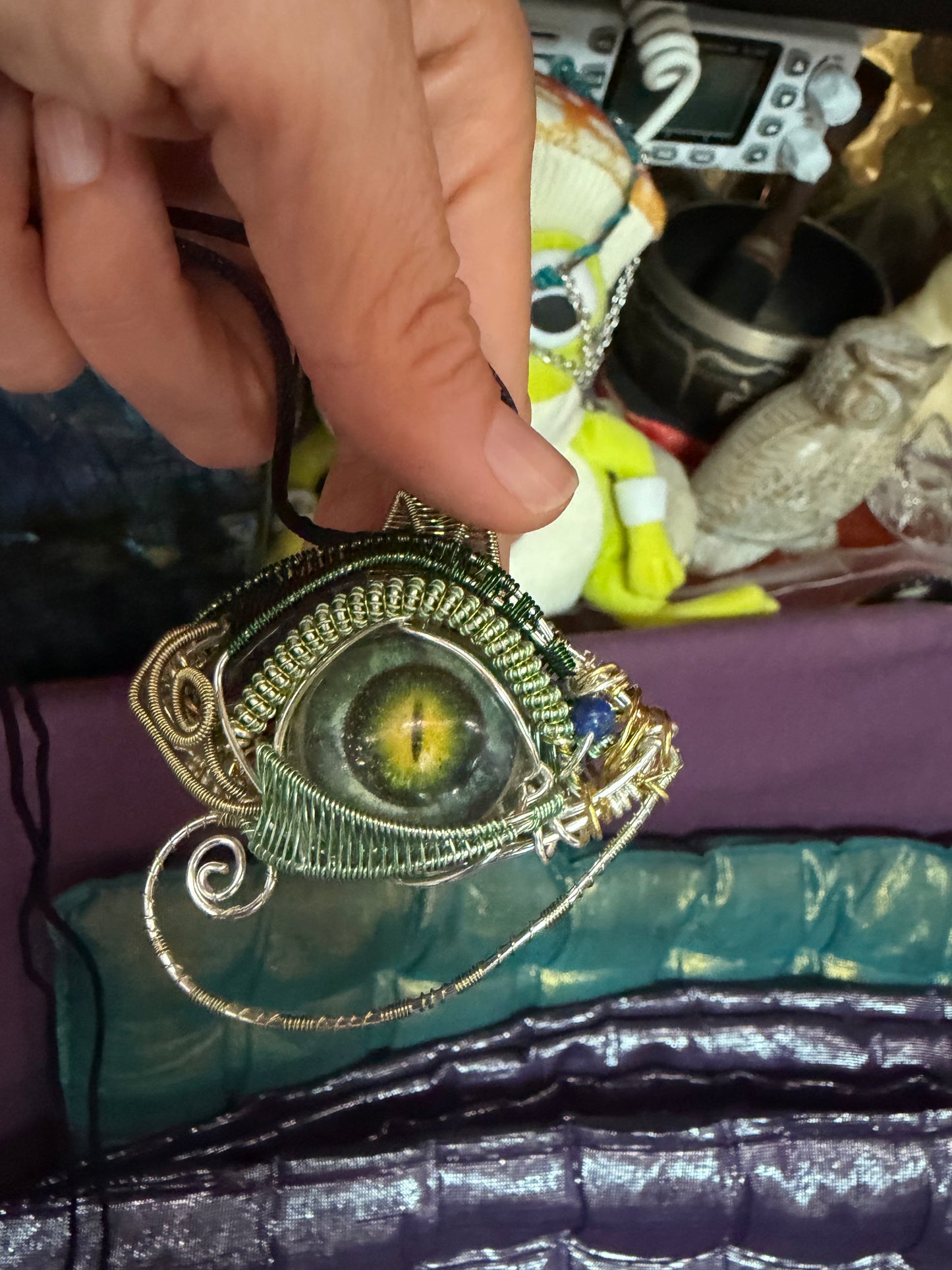 All seeing eye of frog