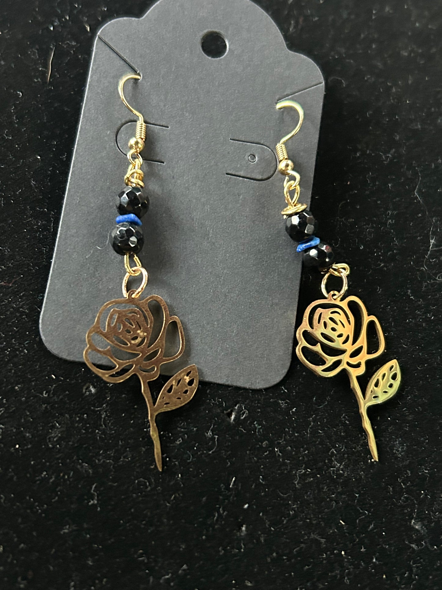 Metal rose earrings ￼