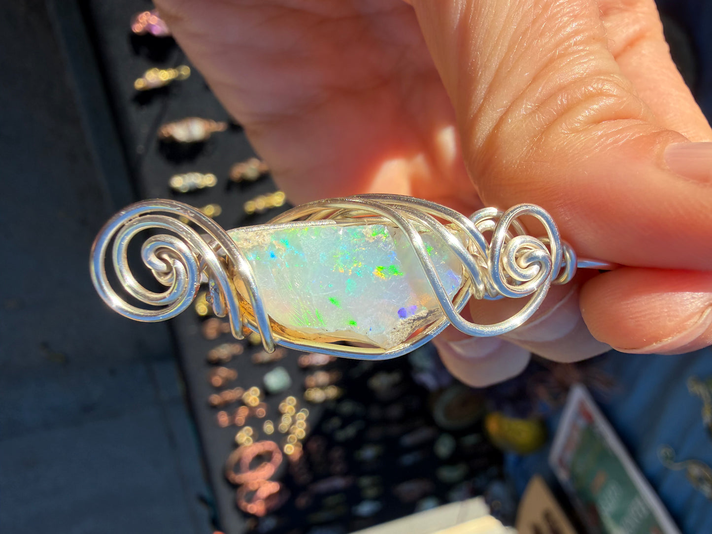 The Light that lives without : Ethiopian opal