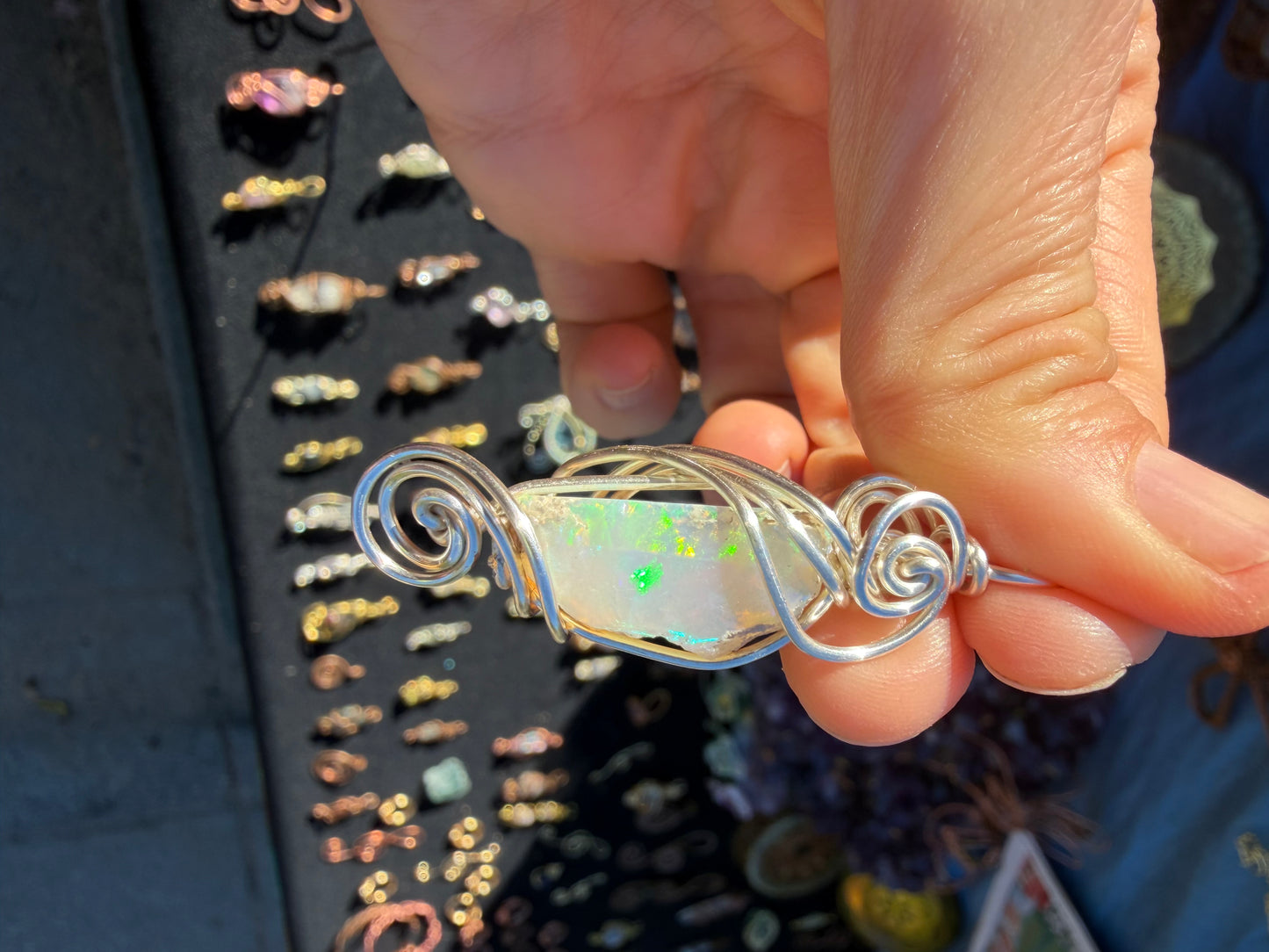 The Light that lives without : Ethiopian opal