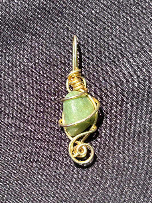 Green jade necklace pendant in brass
