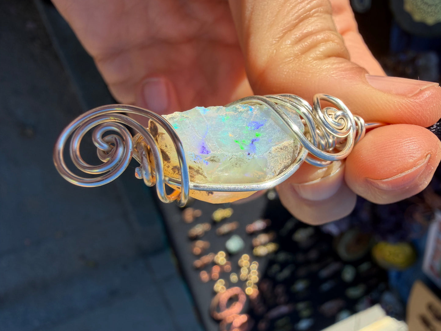 The Light that lives without : Ethiopian opal