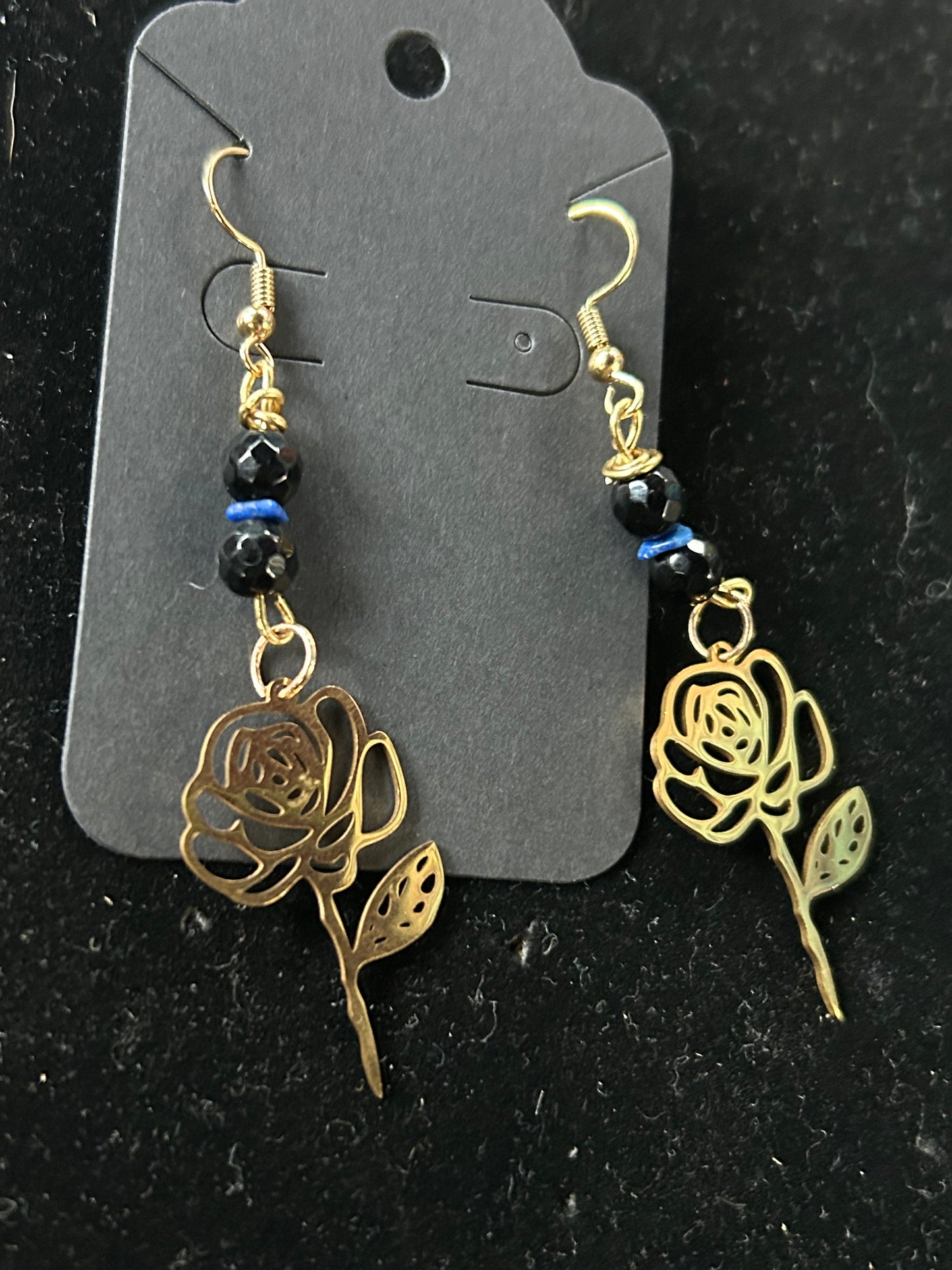 Metal rose earrings ￼