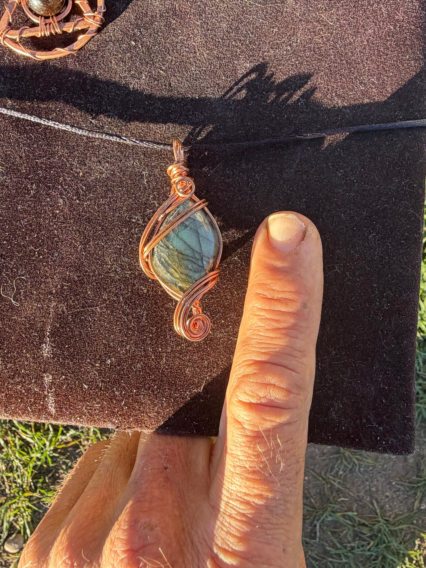 Labradorite pendant for harmonizing your past lives ￼