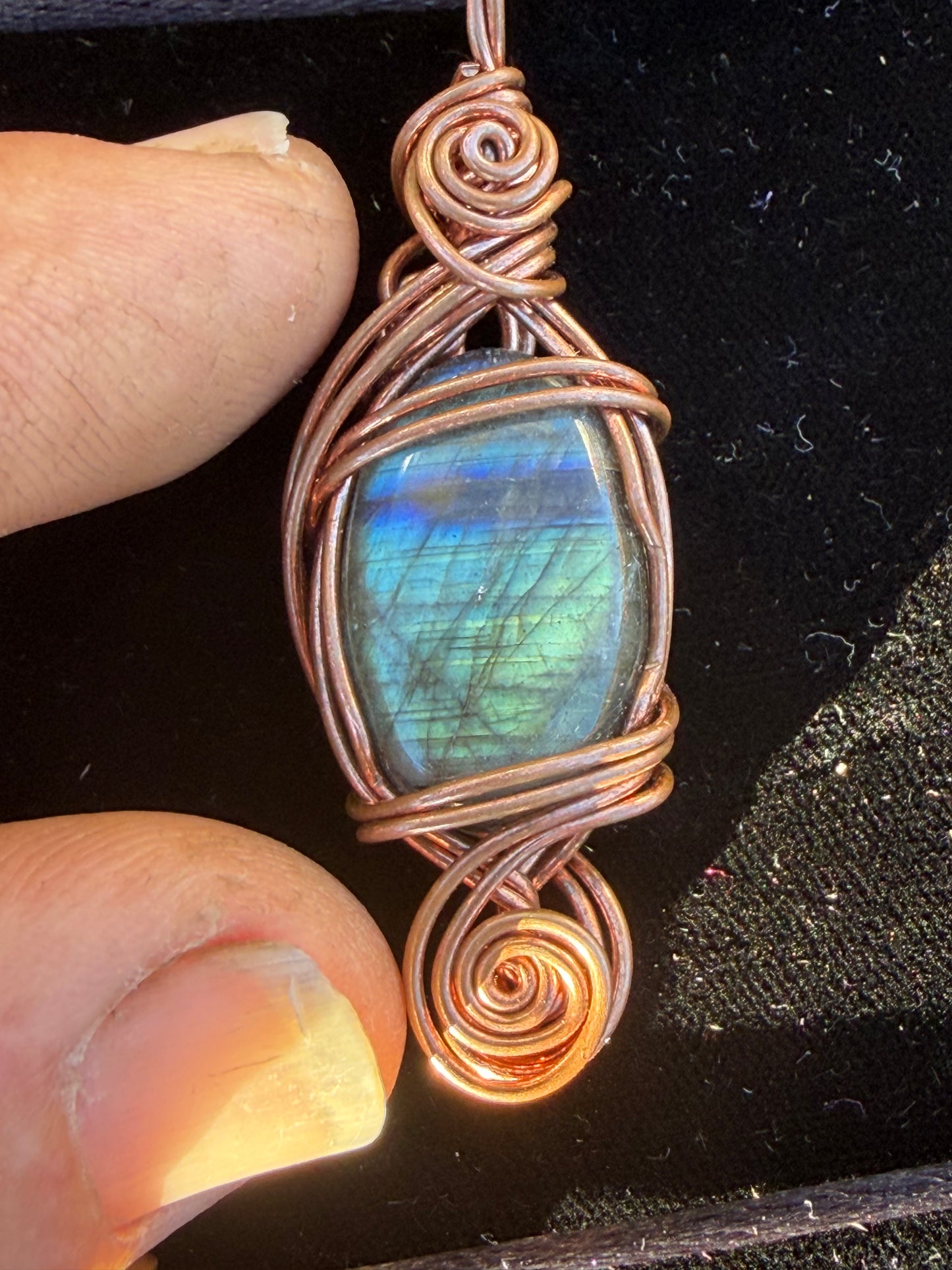 Labradorrights pendant ￼ aurora borealis style ￼