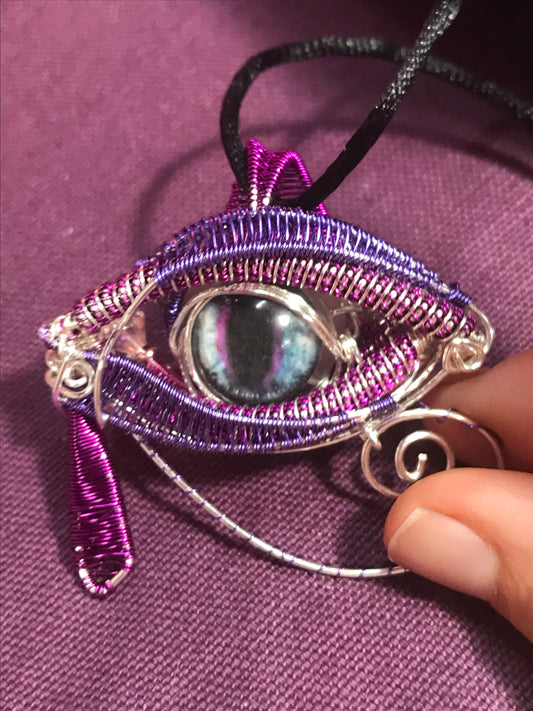 All seeing eye of unconditional Love, completion & new beginnings