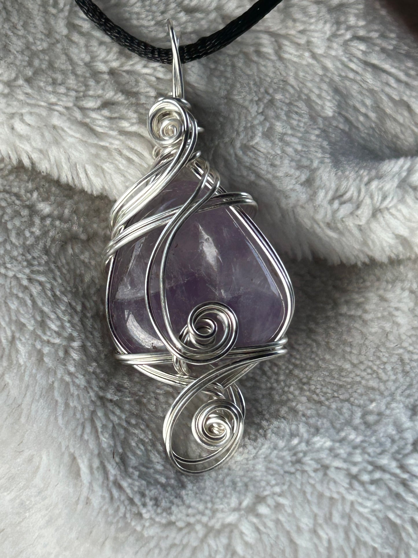 Amethyst pendant in silver plated wire