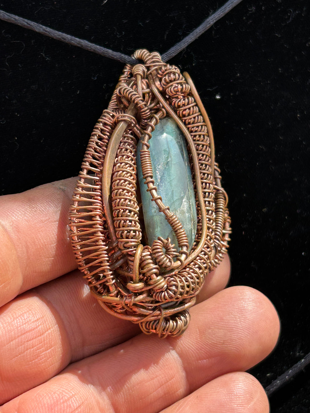 Labradorite, beautiful stone tailsmen pendant