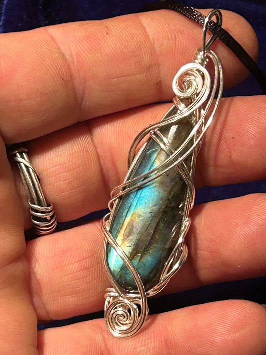 Labradorite, gemstone, pendant