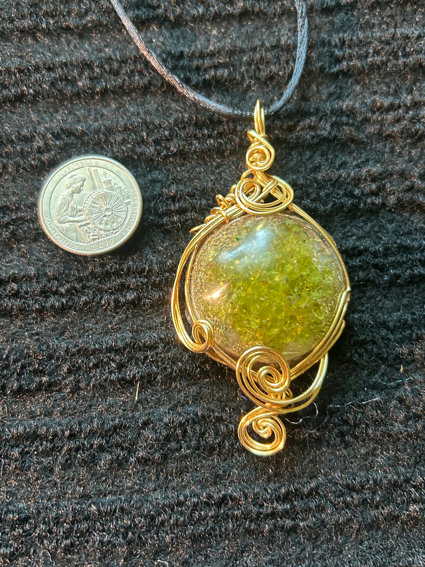 Peridot gem orgonite pendant