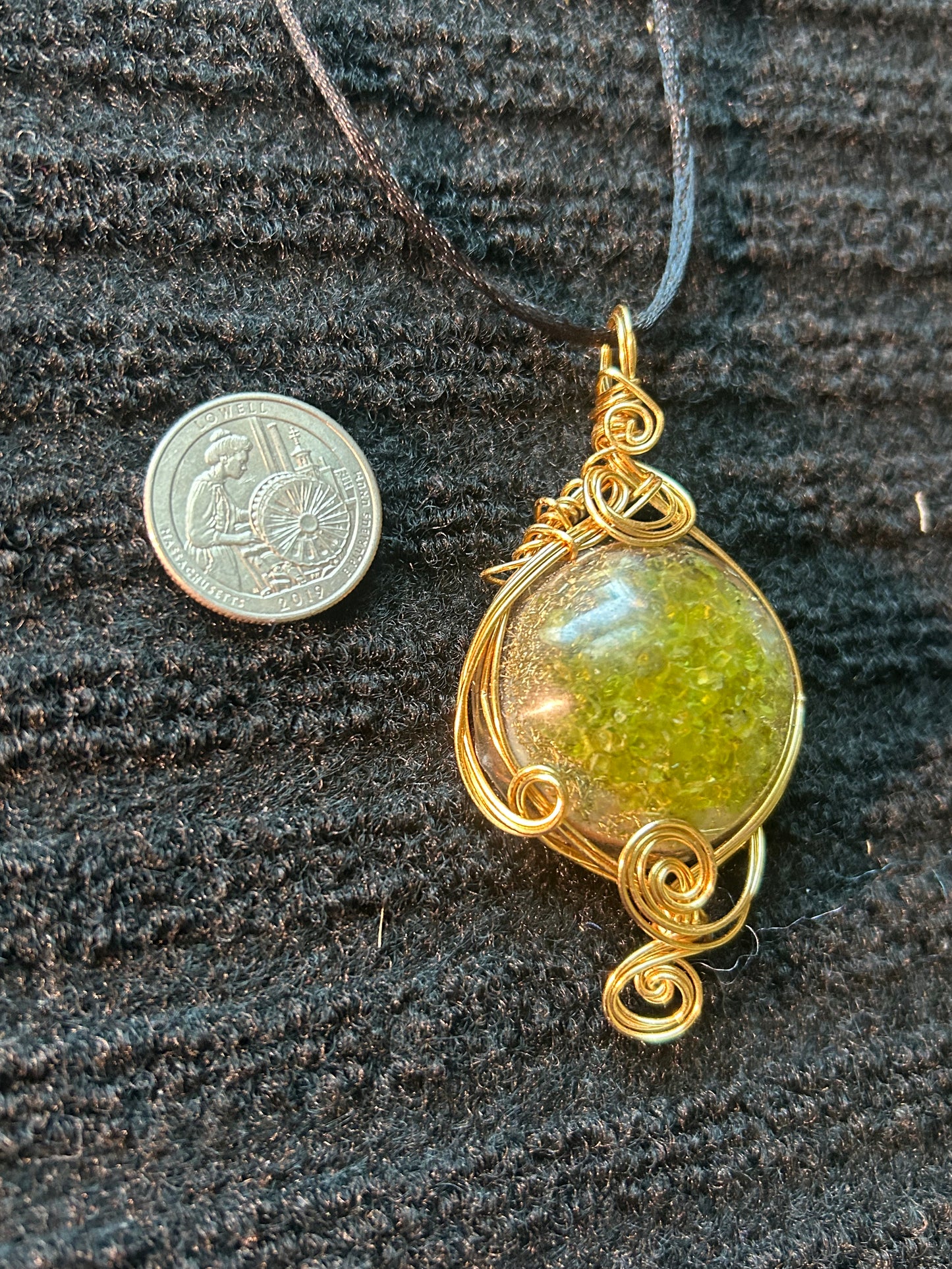 Peridot gem orgonite pendant