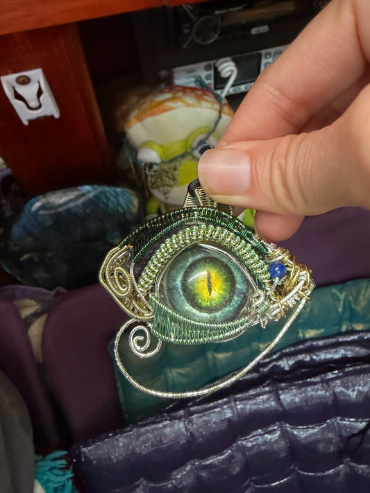 All seeing eye of frog